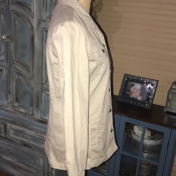 Beautiful button down jacket - Picture 4 of 8